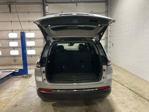 Used 2022 Jeep Grand Cherokee L Limited image 17