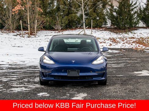 Used 2022 Tesla Model 3 Standard Range image 2