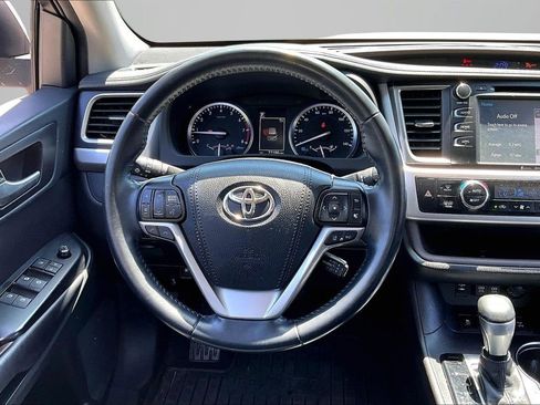 Used 2019 Toyota Highlander SE AWD/4WD image 8