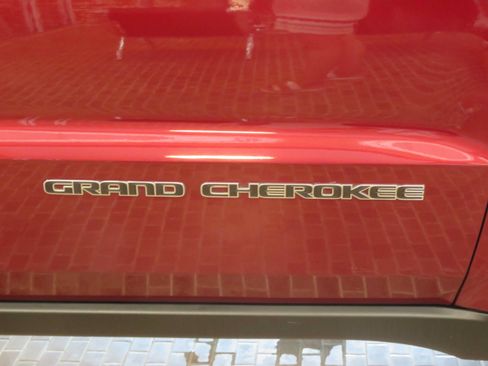 Used 2017 Jeep Grand Cherokee Limited AWD/4WD image 65