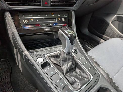 Certified 2025 Volkswagen Jetta SE FWD image 34