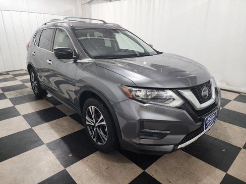 Used 2019 Nissan Rogue SV w/ Premium Package image 4
