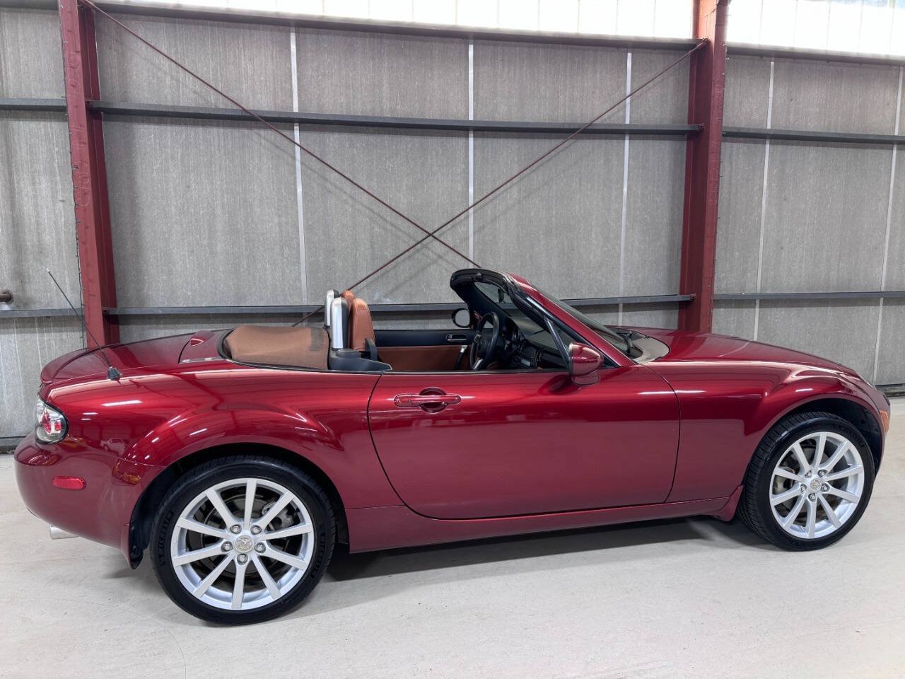 Used 2007 MAZDA MX-5 Miata Grand Touring w/ Premium Pkg RWD image 38