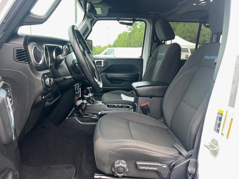 Used 2021 Jeep Wrangler Unlimited Rubicon 4xe w/ Cold Weather Group AWD/4WD image 11