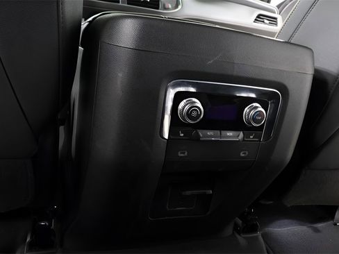 Used 2023 GMC Yukon SLT w/ SLT Luxury Package image 25