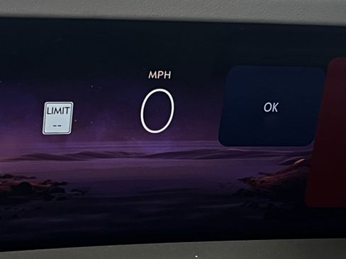 Used 2024 Lincoln Nautilus Reserve w/ Equipment Group 202A image 18