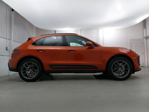 Used 2025 Porsche Macan image 8
