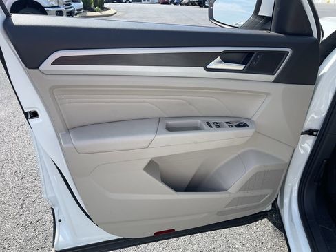 Used 2023 Volkswagen Atlas SE image 21