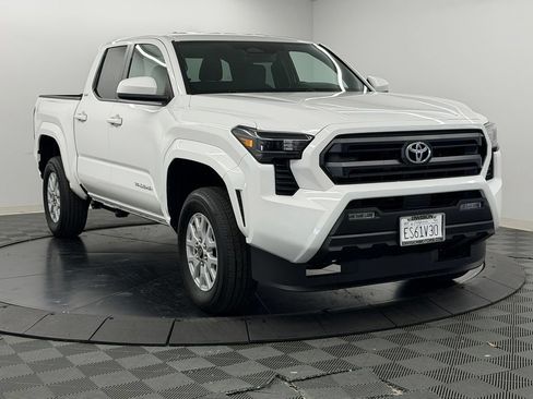 Used 2026 Toyota Tacoma SR5 AWD/4WD image 8