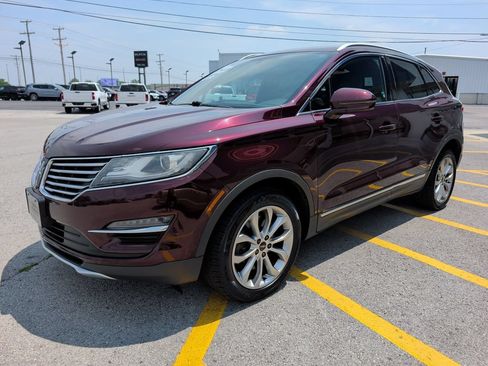 Used 2017 Lincoln MKC Select w/ Select Plus Package AWD/4WD image 3