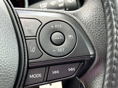 Used 2025 Toyota RAV4 LE FWD image 30
