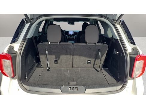 Certified 2022 Ford Explorer XLT RWD image 28