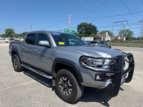 Used 2020 Toyota Tacoma TRD Off-Road w/ Technology Package AWD/4WD image 3