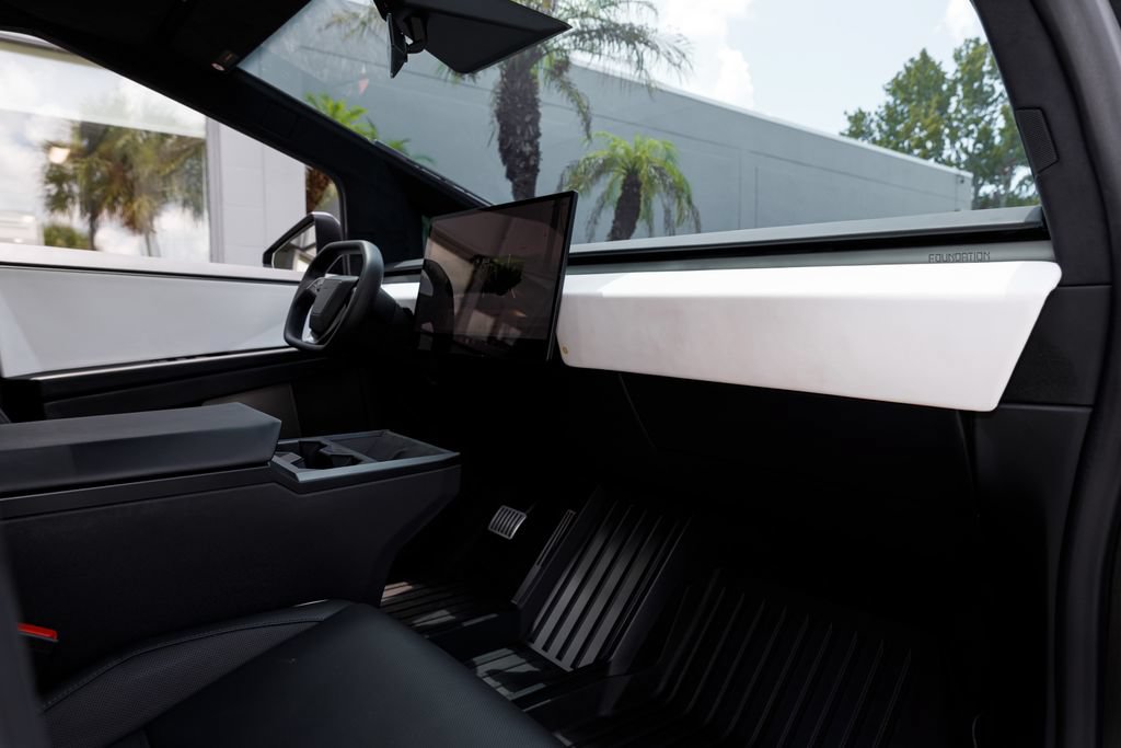 Used 2024 Tesla Cybertruck AWD Crew Cab image 15