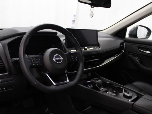 Used 2024 Nissan Rogue SL image 12