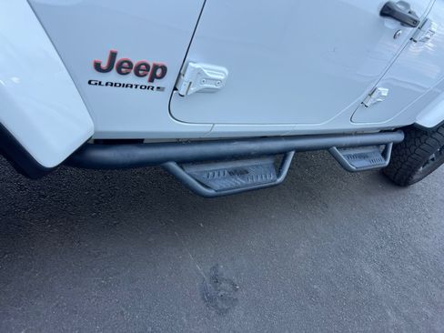 Used 2023 Jeep Gladiator Mojave AWD/4WD image 16