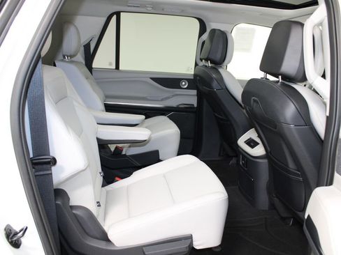 New 2025 Lincoln Navigator L Reserve image 35