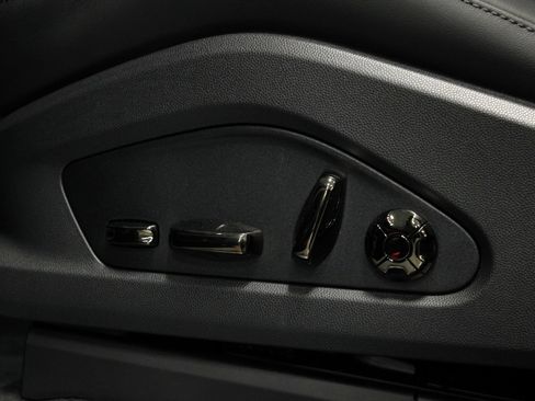 Used 2026 Porsche Cayenne Electric AWD/4WD image 35