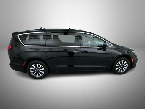 Used 2021 Chrysler Pacifica Touring-L image 4