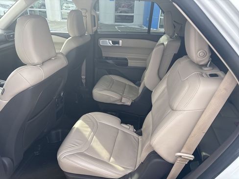 Used 2020 Ford Explorer Platinum w/ Premium Technology Package image 22