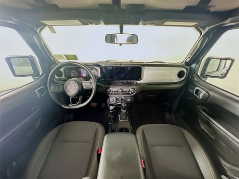 Used 2025 Jeep Gladiator Sport image 10