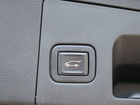 Used 2021 Cadillac XT4 Premium Luxury w/ Driver Awareness Package image 9