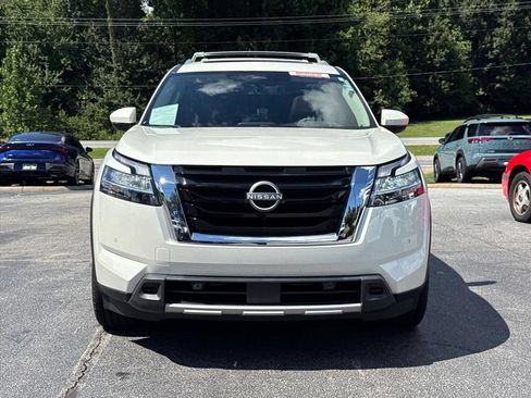 Certified 2024 Nissan Pathfinder Platinum FWD image 8