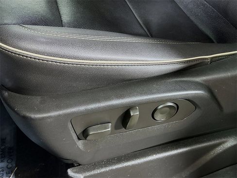 Used 2023 Chevrolet Suburban Premier image 18