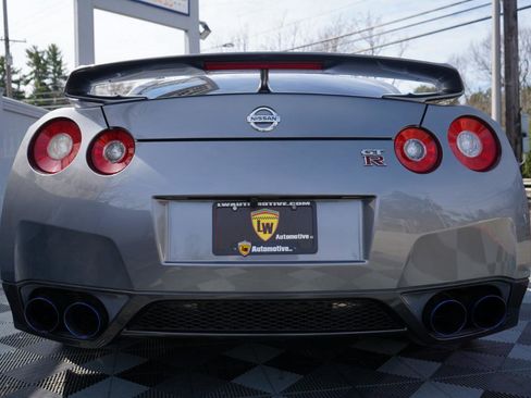 Used 2010 Nissan GT-R Premium image 8