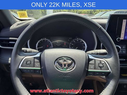 Used 2023 Toyota Highlander XSE AWD/4WD image 31