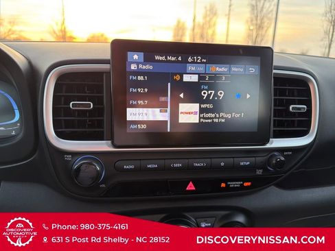 Used 2023 Hyundai Venue SEL image 18