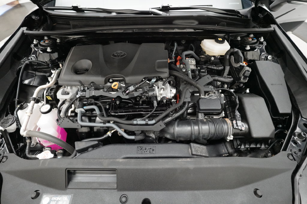 Used 2025 Toyota Camry SE FWD image 3
