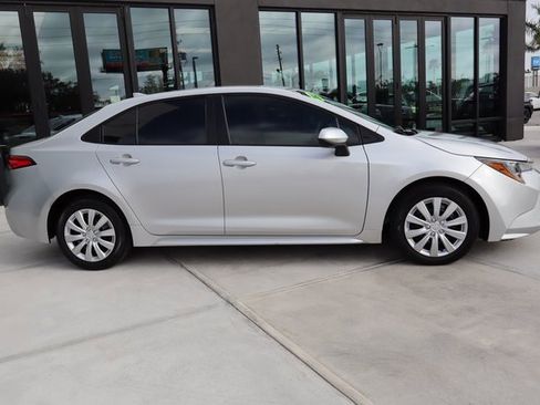 Used 2023 Toyota Corolla LE image 2