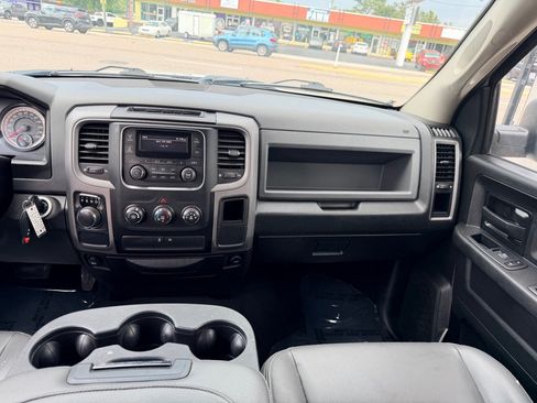 Used 2019 RAM 1500 Tradesman w/ Chrome Appearance Group RWD image 33