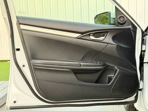 Used 2020 Honda Civic Sport image 11