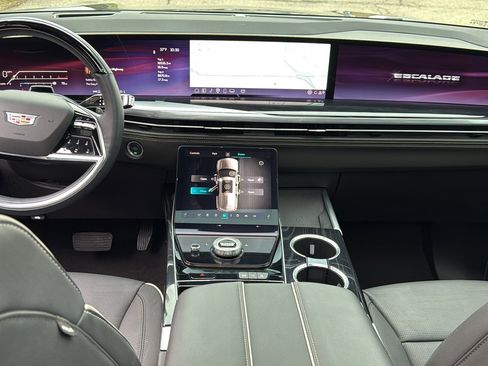 Certified 2025 Cadillac Escalade ESV Sport w/ Touring Package image 9