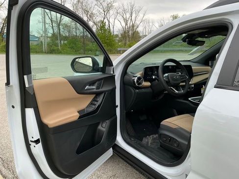 New 2026 Chevrolet Equinox ACTIV w/ Convenience Package III AWD/4WD image 15