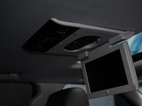 Used 2018 Chevrolet Suburban Premier image 29