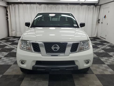 Certified 2020 Nissan Frontier SV image 2