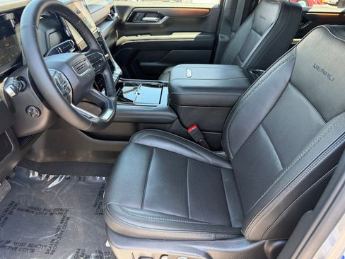 Used 2025 GMC Yukon XL Denali AWD/4WD image 15