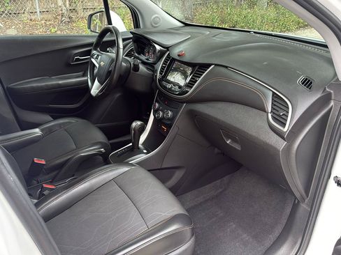 Used 2019 Chevrolet Trax LT w/ LT Convenience Package AWD/4WD image 38