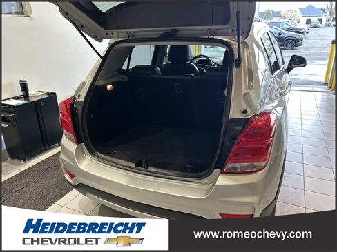 Used 2021 Chevrolet Trax LT w/ LT Convenience Package AWD/4WD image 15