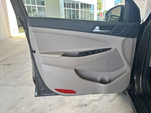 Used 2019 Hyundai Tucson SE image 11