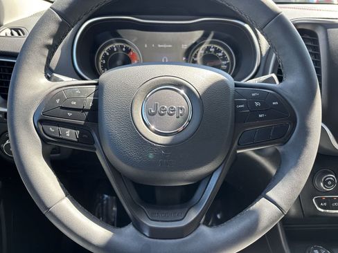 Used 2022 Jeep Cherokee Trailhawk AWD/4WD image 11