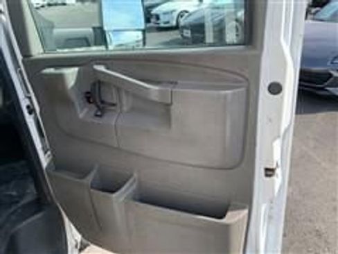 Used 2016 Chevrolet Express 3500 image 12