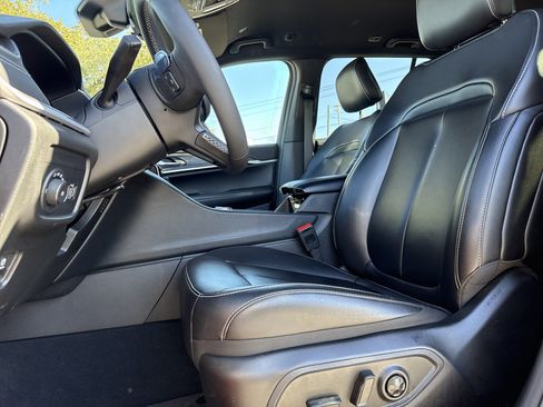 Used 2025 Jeep Grand Cherokee Limited image 26