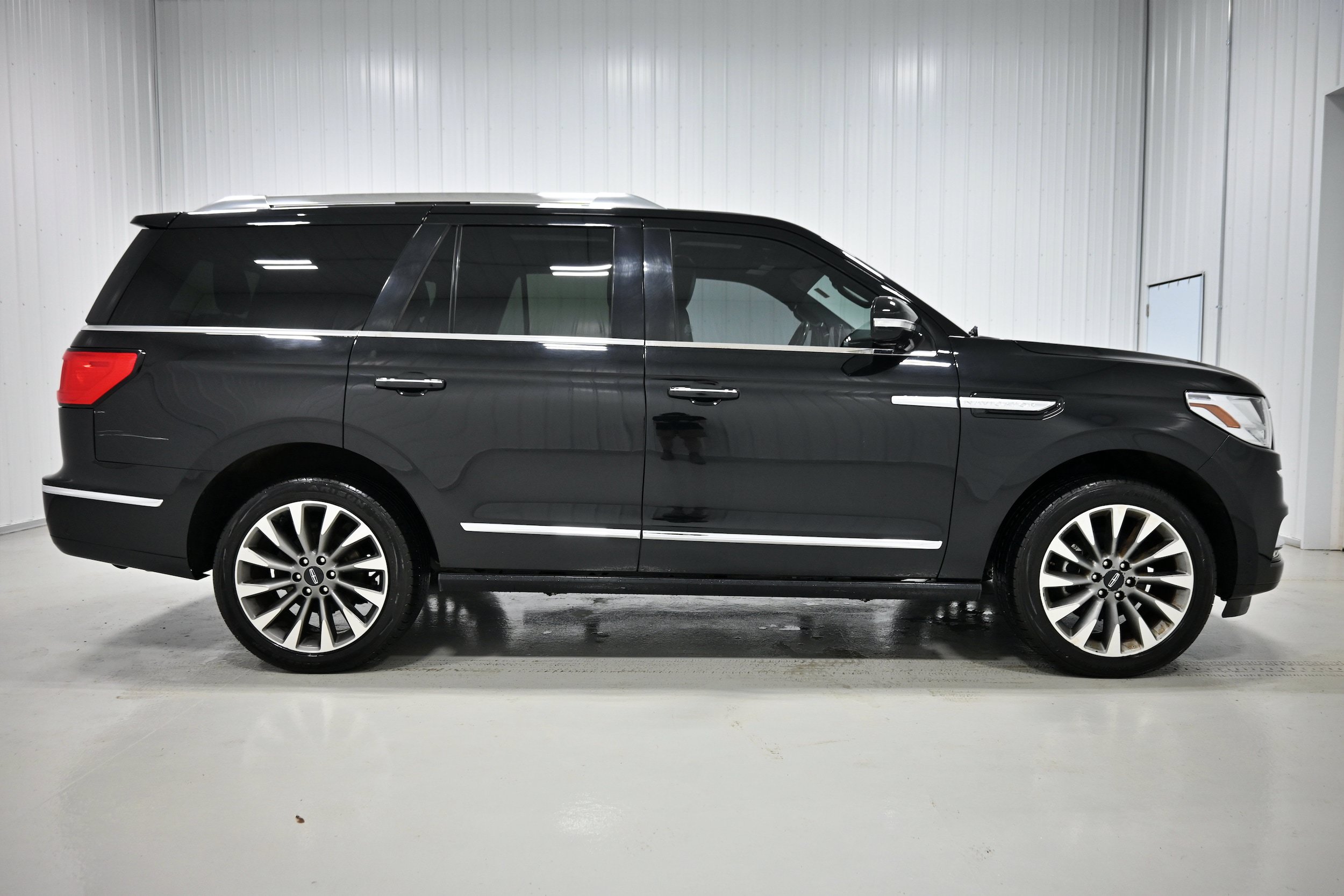 Used 2021 Lincoln Navigator Reserve AWD/4WD image 42