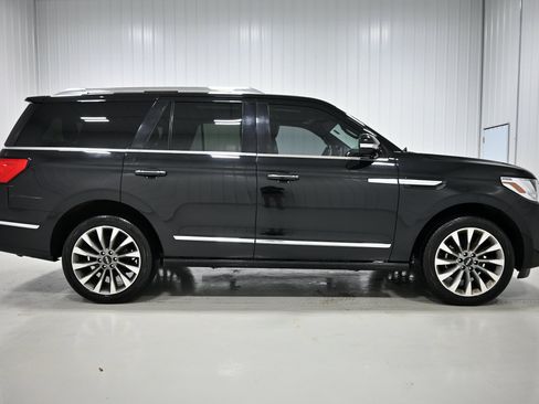 Used 2021 Lincoln Navigator Reserve AWD/4WD image 42