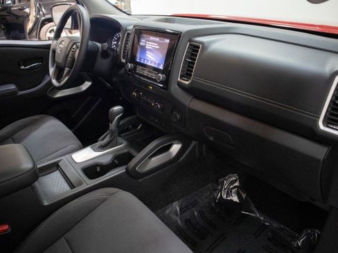 Used 2024 Nissan Frontier SV image 26