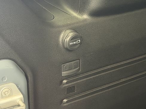 Used 2025 Jeep Wrangler Unlimited Sahara w/ Safety Group AWD/4WD image 25